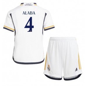 Real Madrid David Alaba #4 Replika Babytøj Hjemmebanesæt Børn 2023-24 Kortærmet (+ Korte bukser)